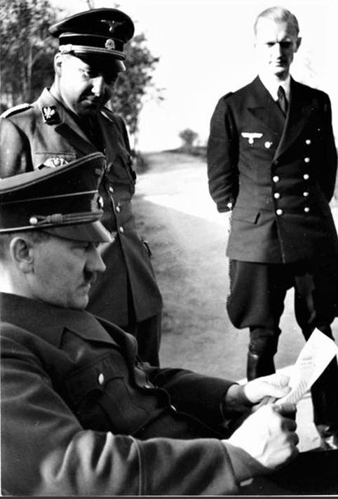 Puttkamer Hitler Bormann.jpg