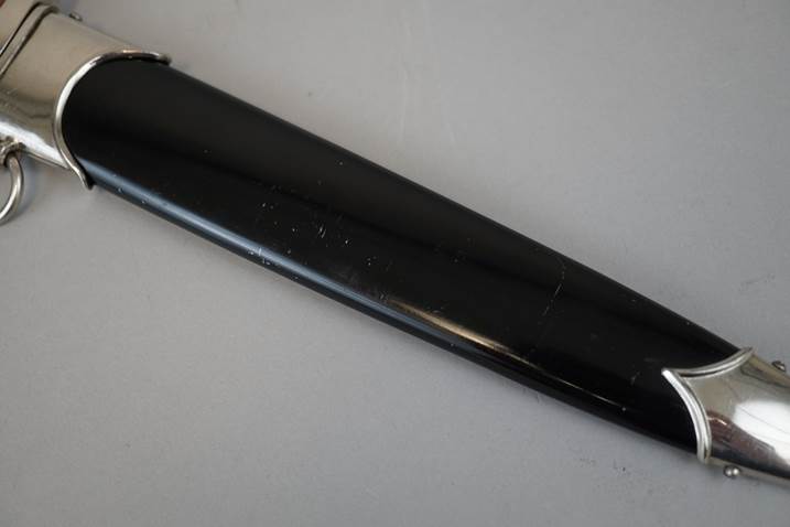 A close-up of a pen

Description automatically generated with medium confidence