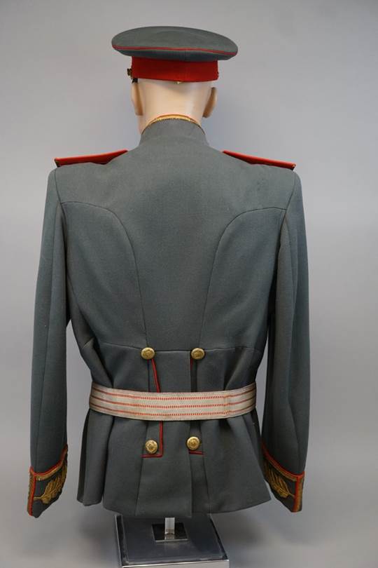 A mannequin wearing a uniform

Description automatically generated with medium confidence