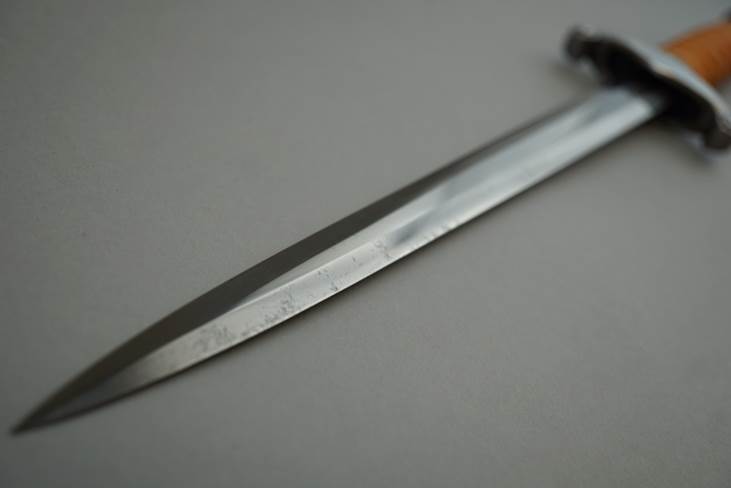 A knife on a white surface

Description automatically generated with low confidence