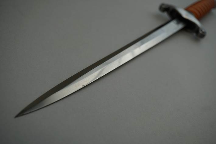 A picture containing weapon, indoor, knife

Description automatically generated