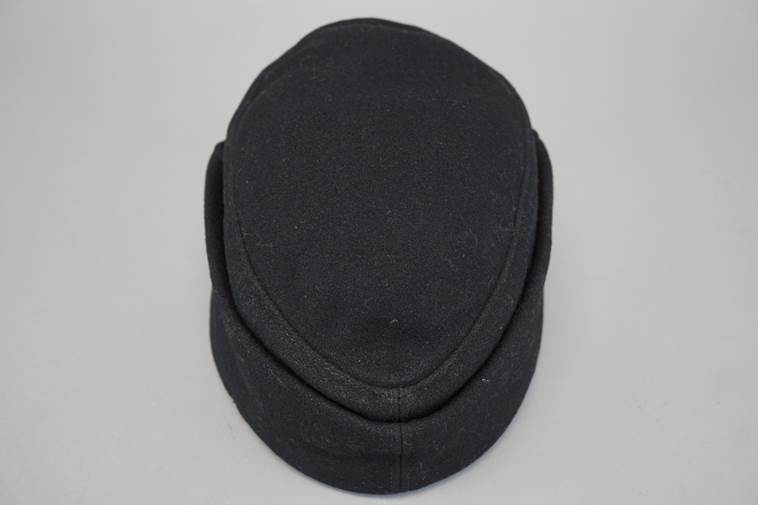 A black hat on a white background

Description automatically generated with medium confidence