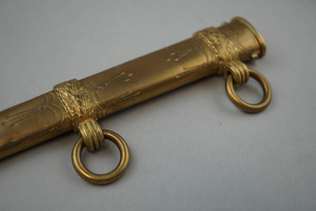 A close-up of a brass object

Description automatically generated with low confidence