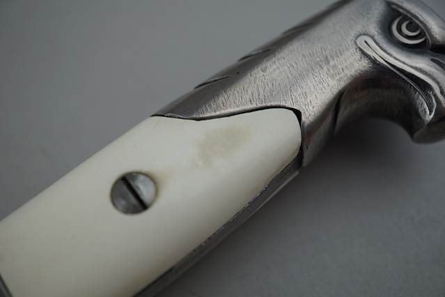 Close-up of a knife handle

Description automatically generated with low confidence