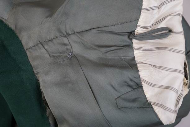 A close-up of a grey blanket

Description automatically generated with low confidence
