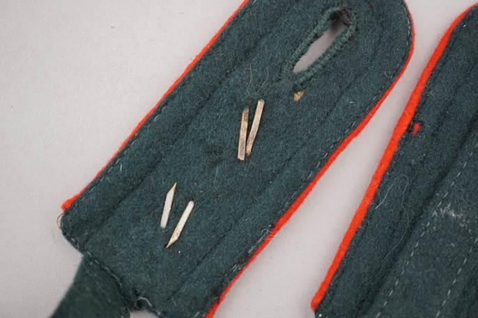 A close-up of several needles in a sleeve

Description automatically generated