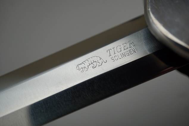 A close-up of a knife handle

Description automatically generated