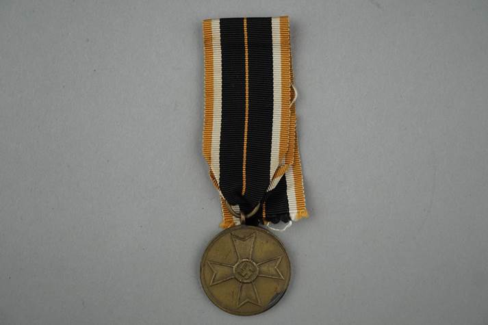 A medal with a cross on it

Description automatically generated