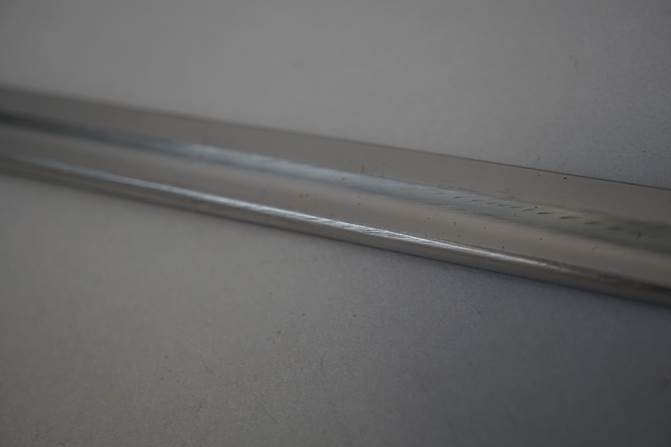 A close-up of a metal bar

Description automatically generated