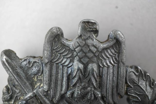 A close-up of a metal eagle

Description automatically generated