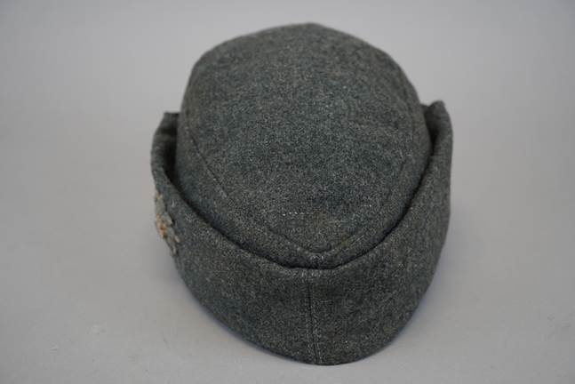 A grey hat with a small patch

Description automatically generated with medium confidence