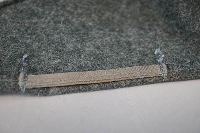 A close-up of a zipper

Description automatically generated