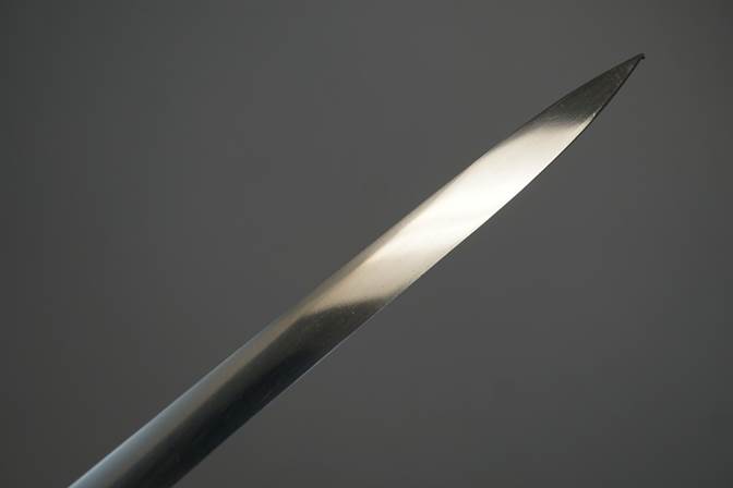 A close-up of a blade

Description automatically generated