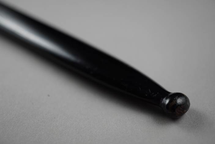 A close-up of a black handle

Description automatically generated