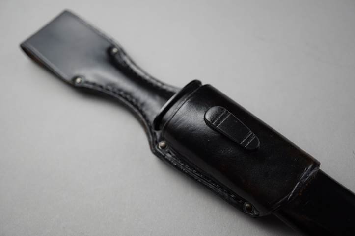 A black leather case with a black handle

Description automatically generated