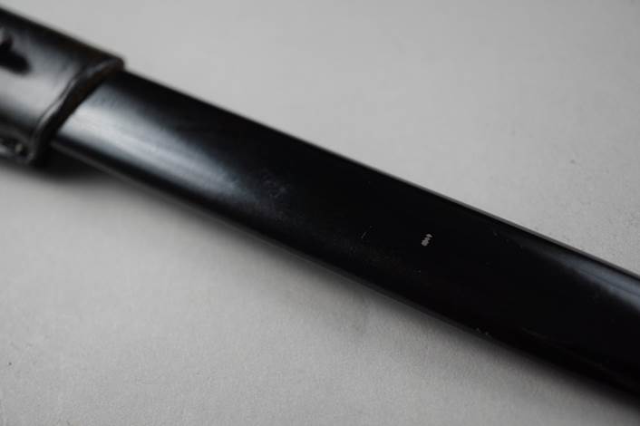 A black object with a black handle

Description automatically generated