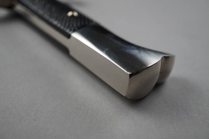 Close-up of a knife

Description automatically generated
