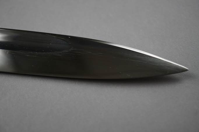 A close-up of a knife

Description automatically generated