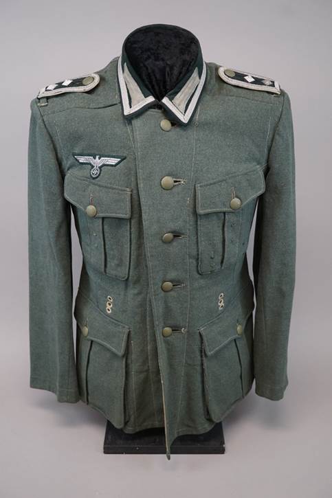 A military uniform with a white and black collar

Description automatically generated with medium confidence
