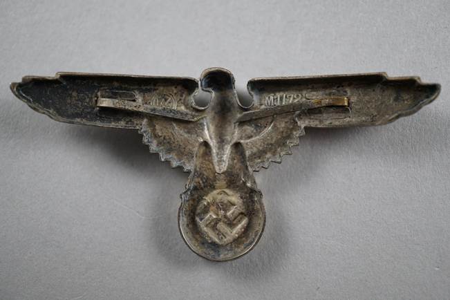 A close-up of a metal eagle

Description automatically generated