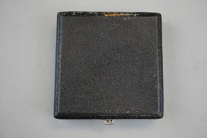 A black square object with a button

Description automatically generated