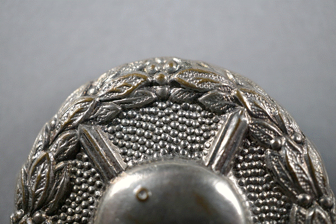 Close-up of a metal object

Description automatically generated