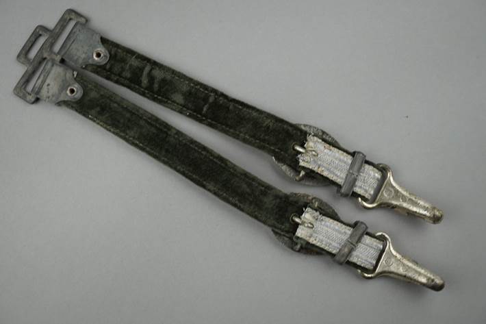 A pair of black straps with silver buckles

Description automatically generated