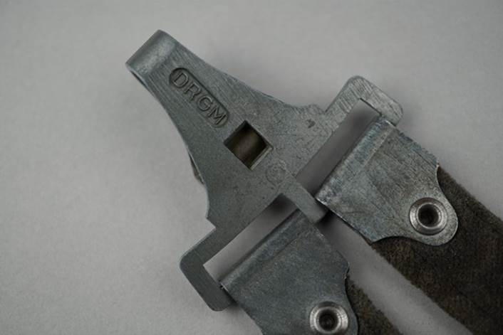 Close-up of a metal tool

Description automatically generated