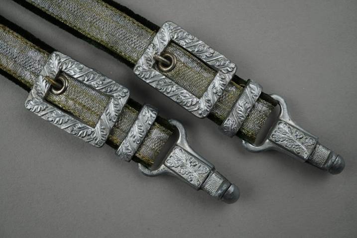 A close-up of a belt

Description automatically generated