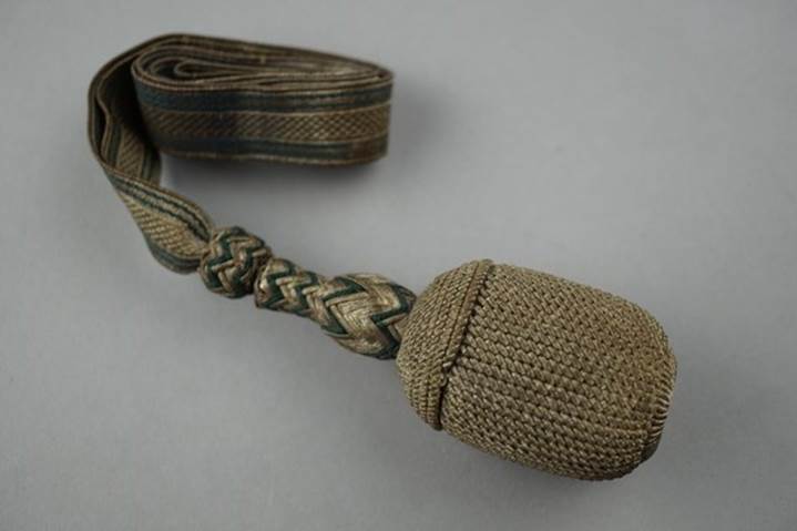 A close-up of a rope

Description automatically generated