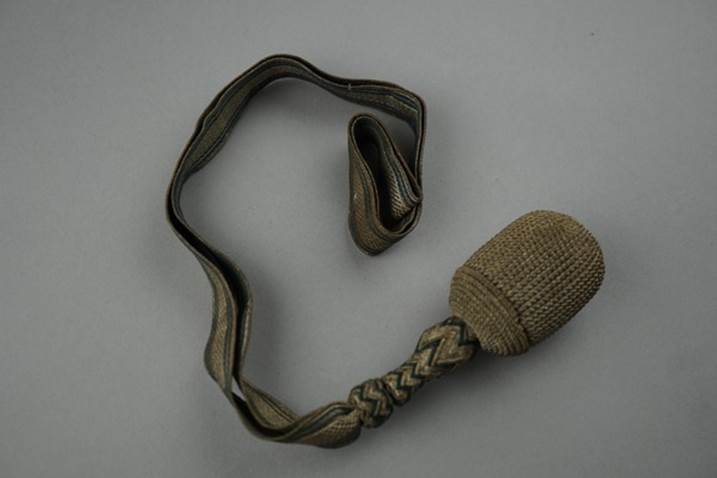 A close-up of a rope

Description automatically generated