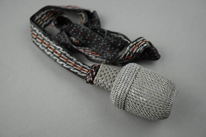 A close-up of a rope

Description automatically generated