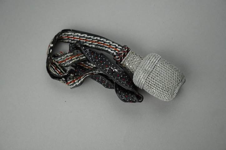 A close-up of a rope

Description automatically generated