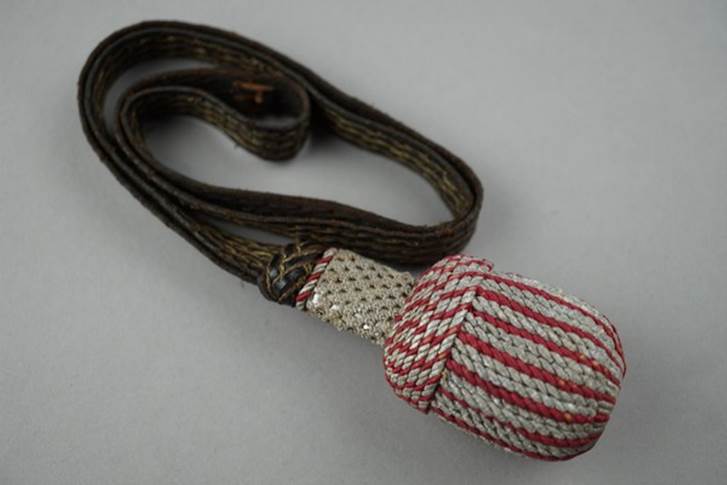 A close-up of a rope

Description automatically generated