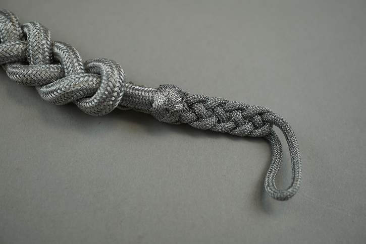 A close-up of a knot

Description automatically generated