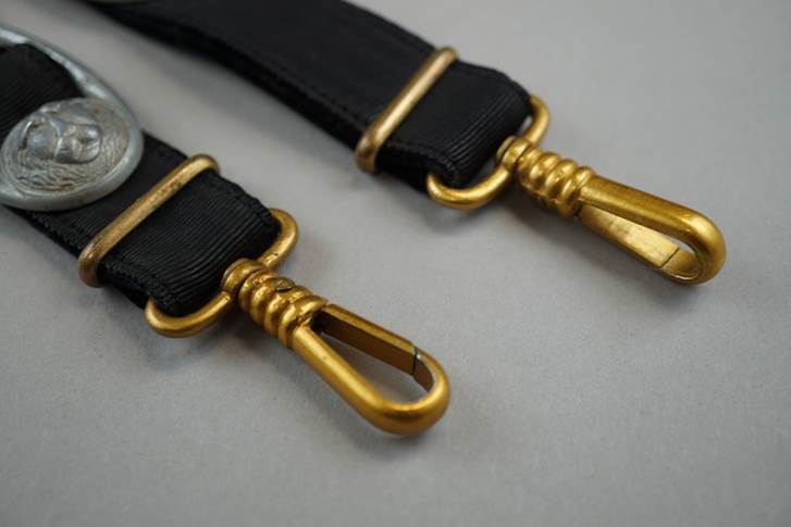 A close up of a strap

Description automatically generated