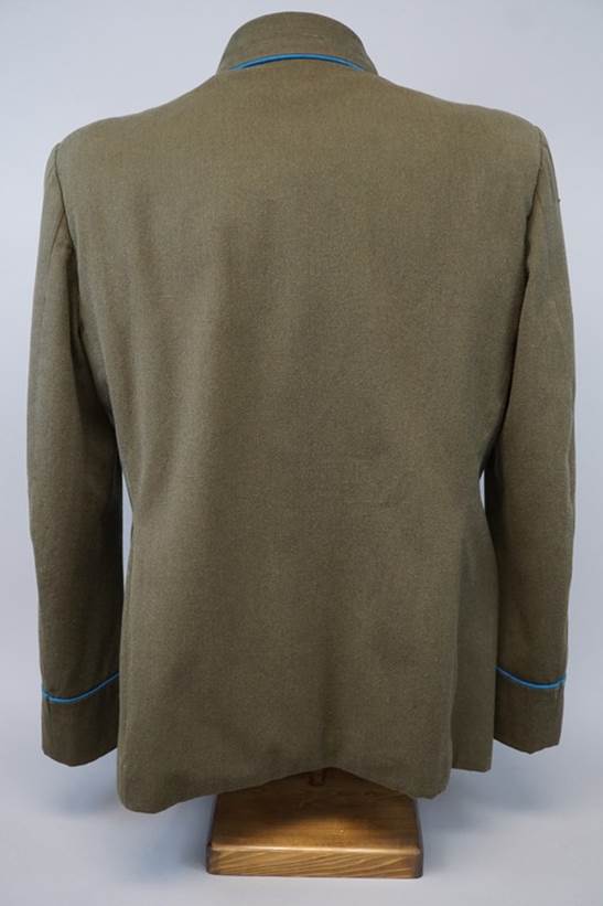 A back view of a jacket

Description automatically generated
