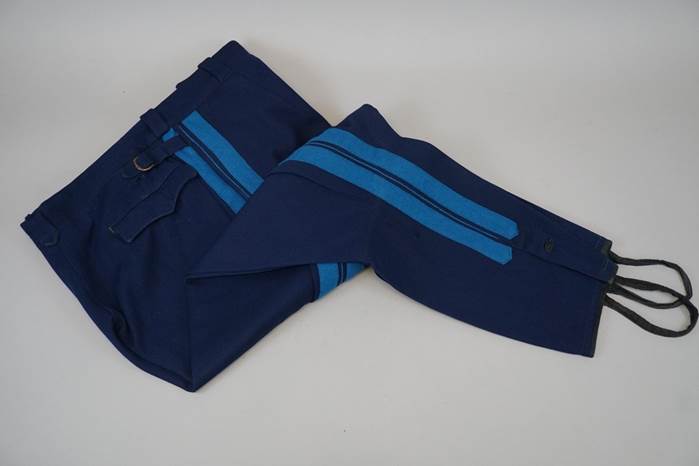 A pair of blue pants

Description automatically generated