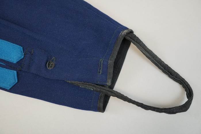 A blue bag with a black handle

Description automatically generated
