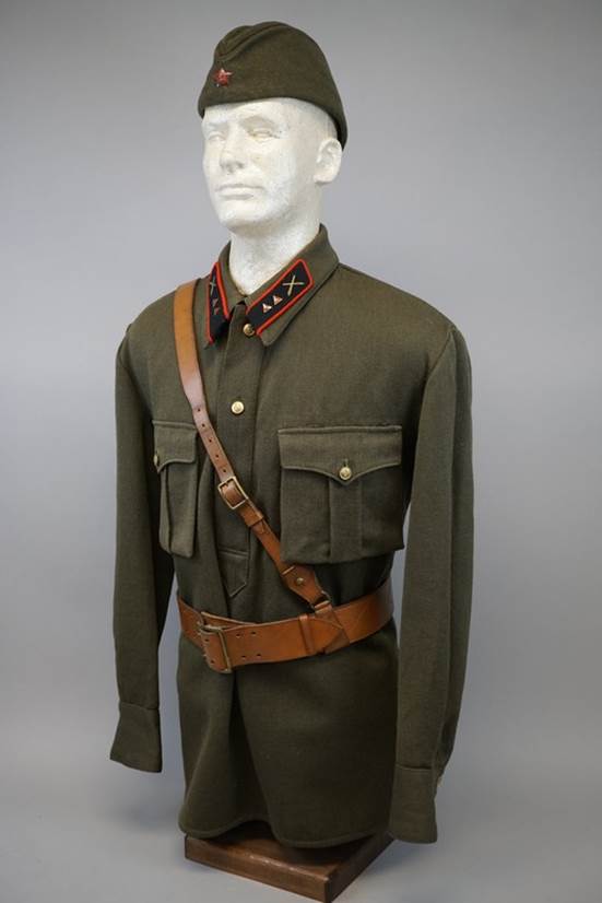 A mannequin wearing a uniform

Description automatically generated