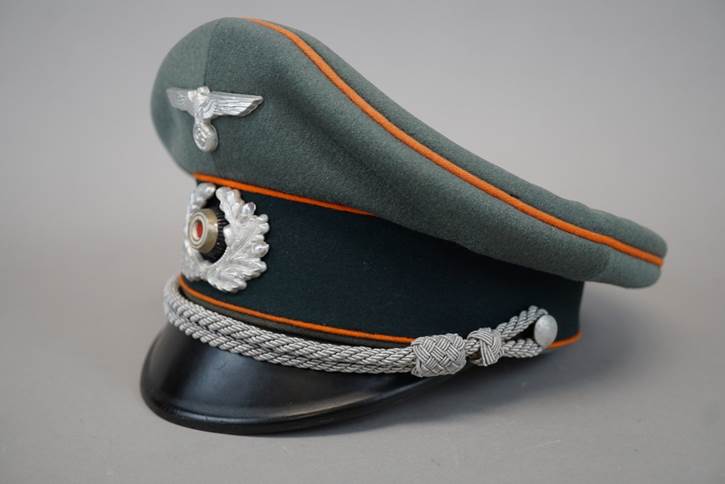 A military hat with a logo

Description automatically generated