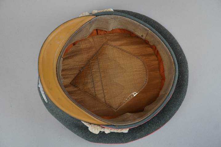 A top view of a military hat

Description automatically generated