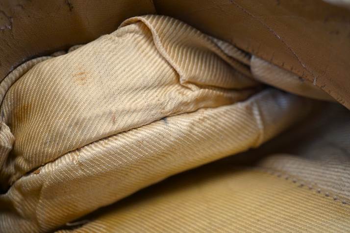 Close-up of a beige fabric

Description automatically generated