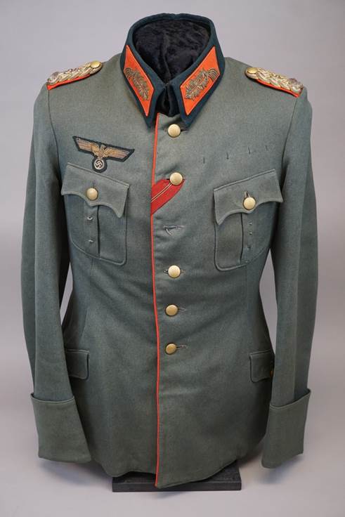 A military uniform with red and blue patches

Description automatically generated