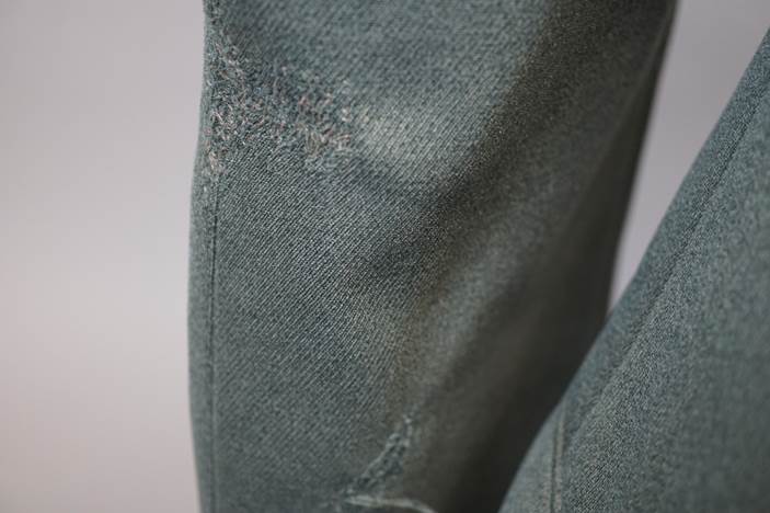 Close-up of a pair of jeans

Description automatically generated