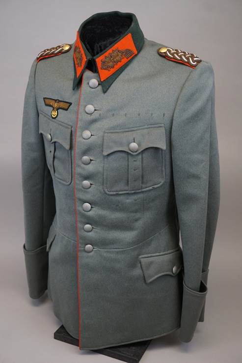 A military uniform with a red and orange collar

Description automatically generated