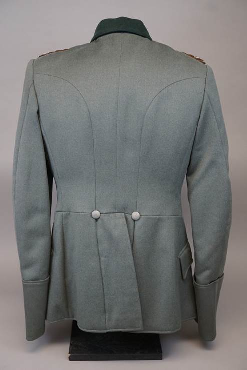 A close-up of a grey coat

Description automatically generated