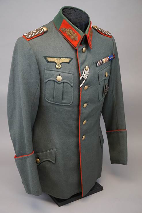 A military uniform on a mannequin

Description automatically generated