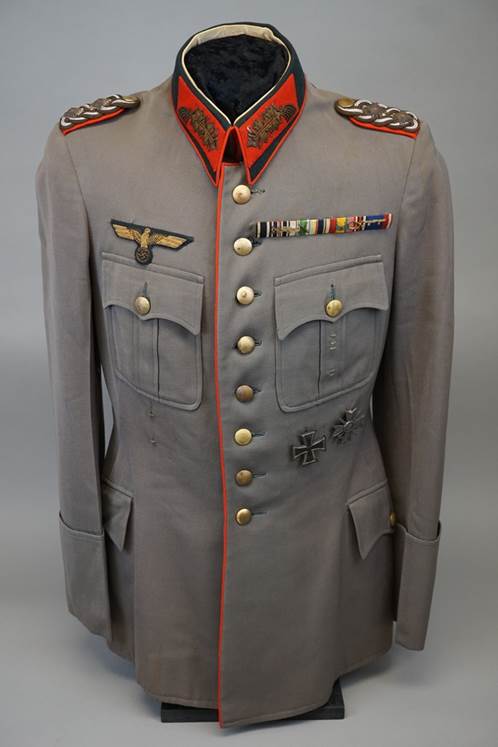 A military uniform with medals

Description automatically generated