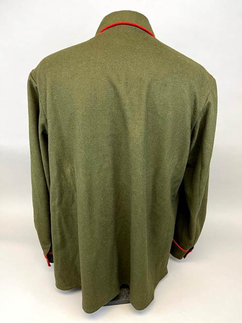 A green jacket on a mannequin

Description automatically generated